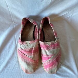 Toms Classics Pink Umbrella Stripe Womens Slip On Canvas Flat Shoes Size 8.5